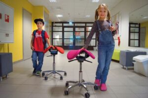 Salli and school children _ Salli טופ קומרס גוגיה